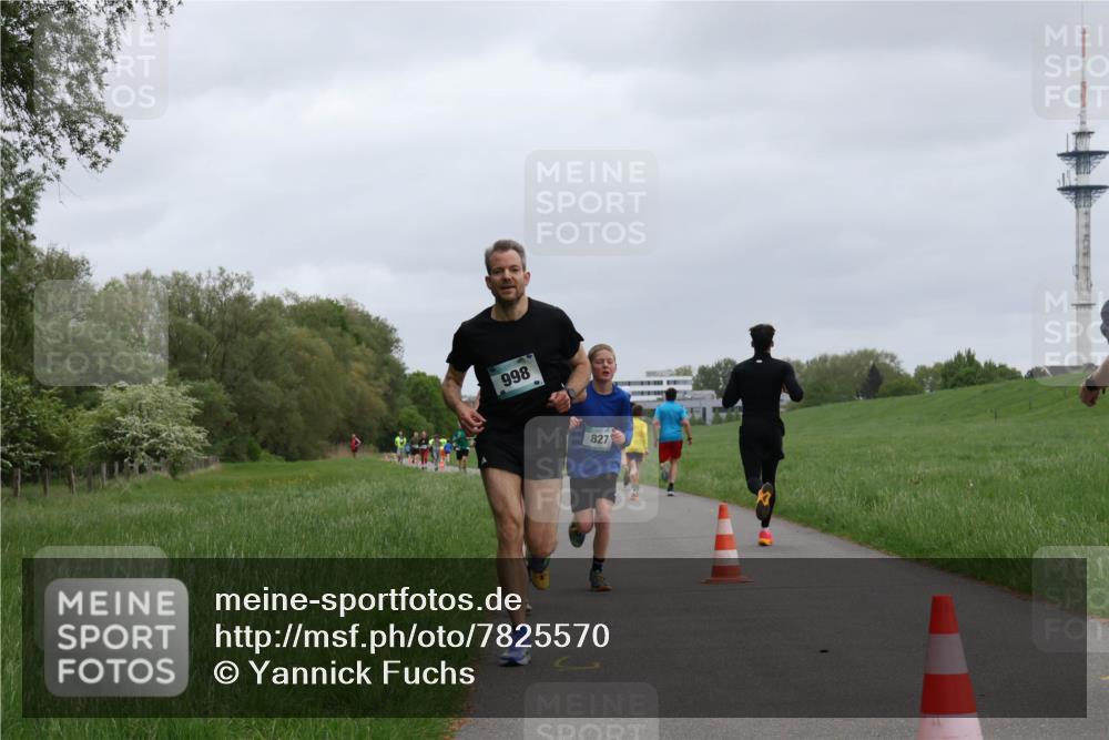 04.05.2025 - 8. Wedeler Halbmarathon Yannick Fuchs http://msf.ph/oto/7825570 04.05.2025 11:12:54 Laufen 998, 827 meine-sportfotos.de