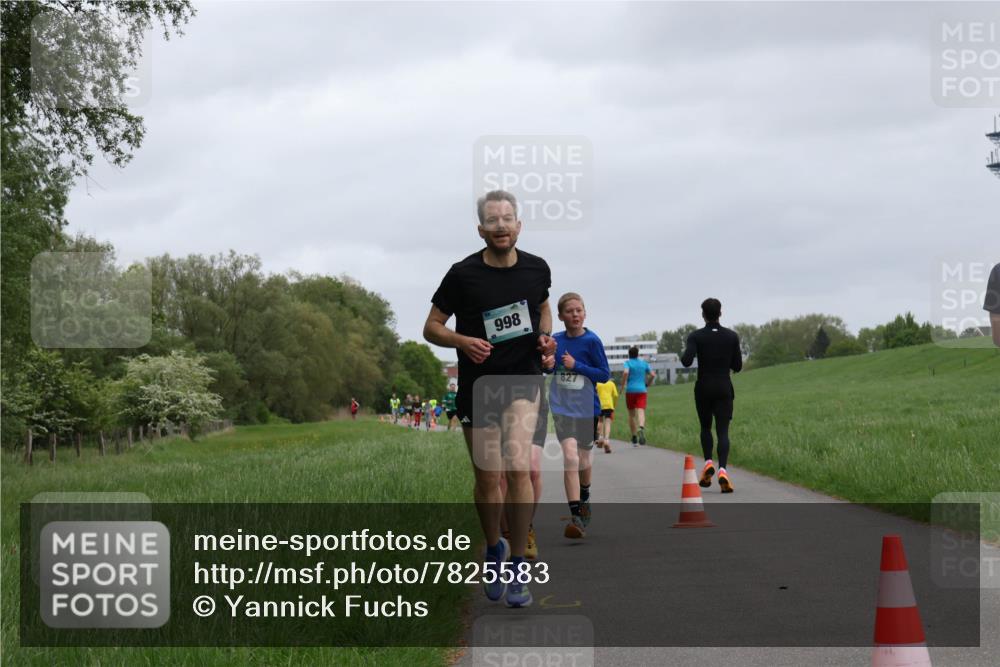 04.05.2025 - 8. Wedeler Halbmarathon Yannick Fuchs http://msf.ph/oto/7825583 04.05.2025 11:12:54 Laufen 998, 827 meine-sportfotos.de