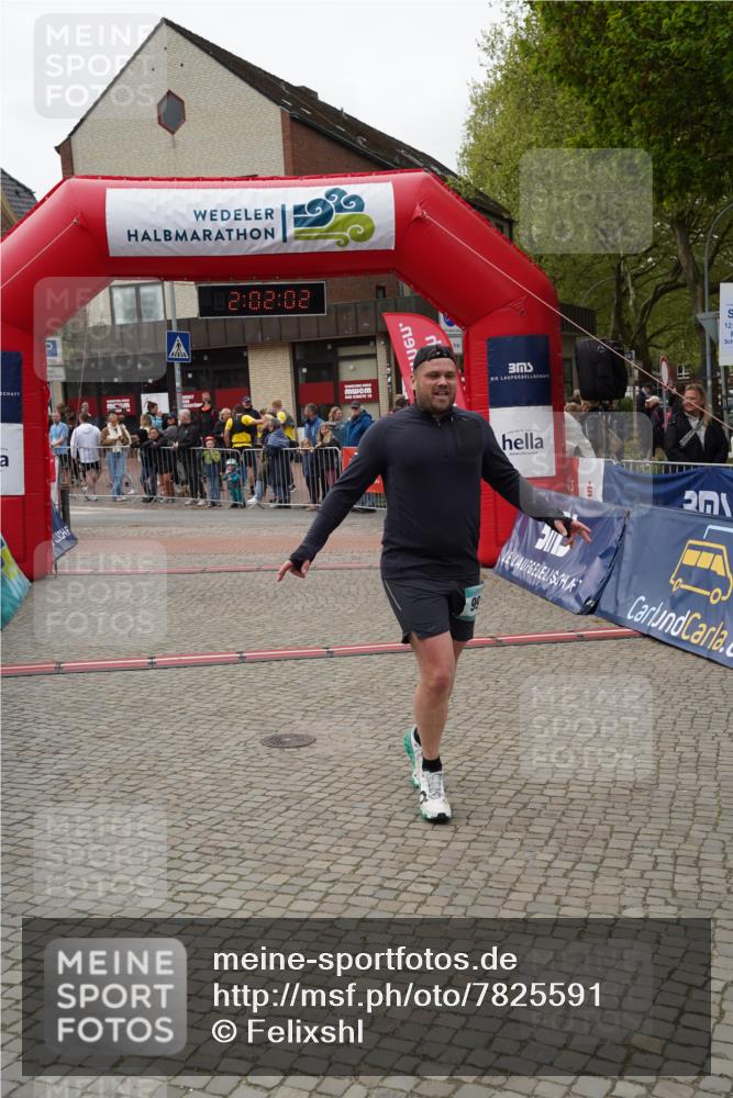 04.05.2025 - 8. Wedeler Halbmarathon Felixshl http://msf.ph/oto/7825591 04.05.2025 12:02:00 Ziel 997 meine-sportfotos.de