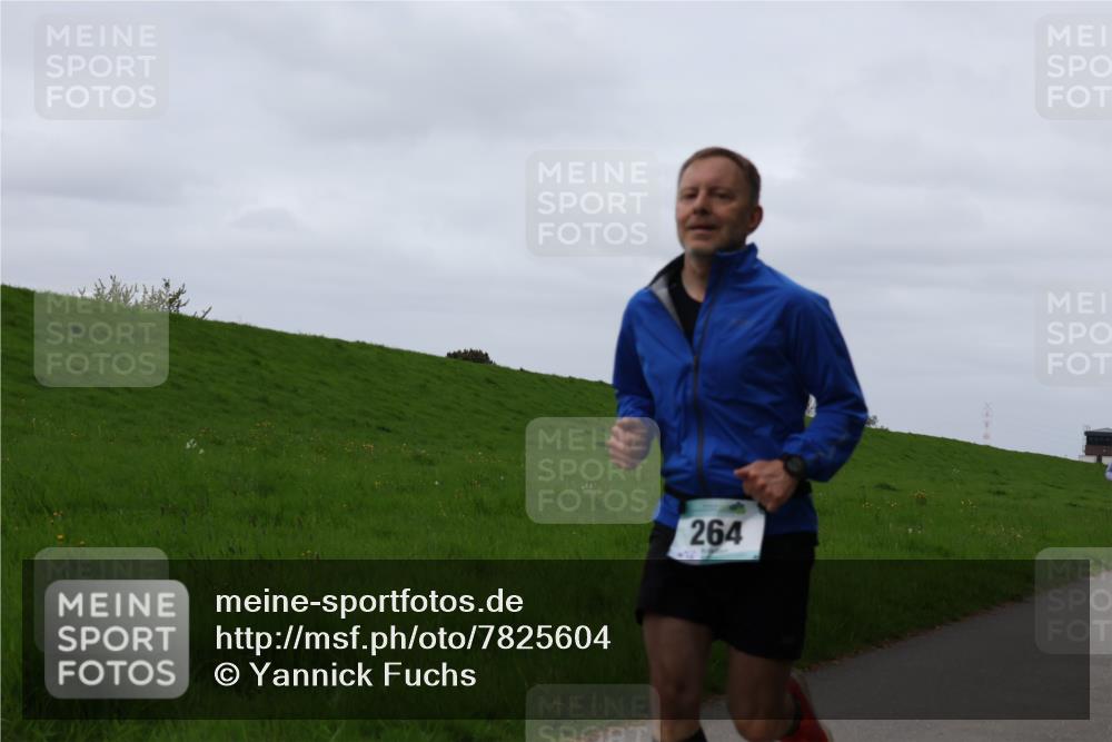 04.05.2025 - 8. Wedeler Halbmarathon Yannick Fuchs http://msf.ph/oto/7825604 04.05.2025 11:32:32 Laufen 264 meine-sportfotos.de
