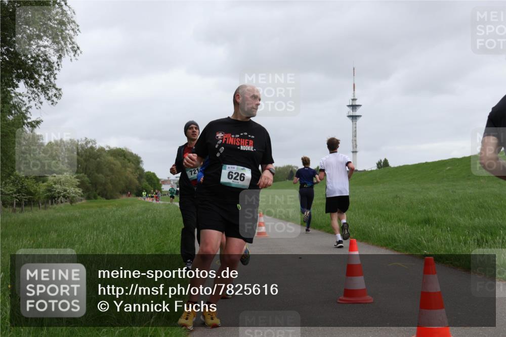 04.05.2025 - 8. Wedeler Halbmarathon Yannick Fuchs http://msf.ph/oto/7825616 04.05.2025 11:12:56 Laufen 721, 119, 626, 0 meine-sportfotos.de