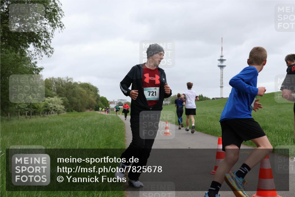 04.05.2025 - 8. Wedeler Halbmarathon Yannick Fuchs http://msf.ph/oto/7825678 04.05.2025 11:12:58 Laufen 721 meine-sportfotos.de
