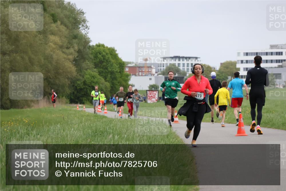 04.05.2025 - 8. Wedeler Halbmarathon Yannick Fuchs http://msf.ph/oto/7825706 04.05.2025 11:13:00 Laufen 15, 473 meine-sportfotos.de
