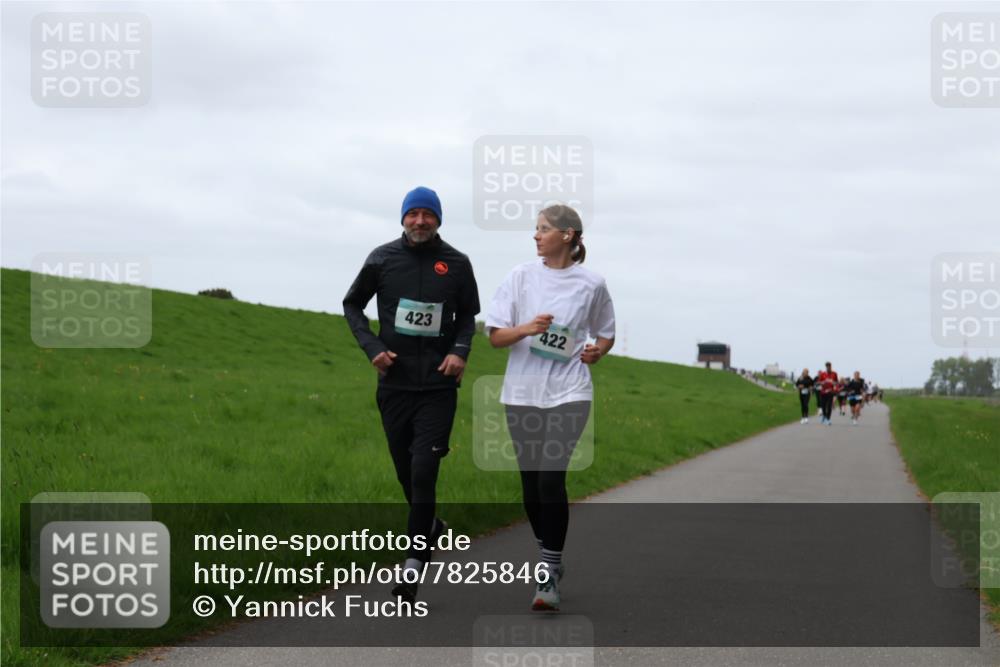 04.05.2025 - 8. Wedeler Halbmarathon Yannick Fuchs http://msf.ph/oto/7825846 04.05.2025 11:32:46 Laufen 423, 422 meine-sportfotos.de