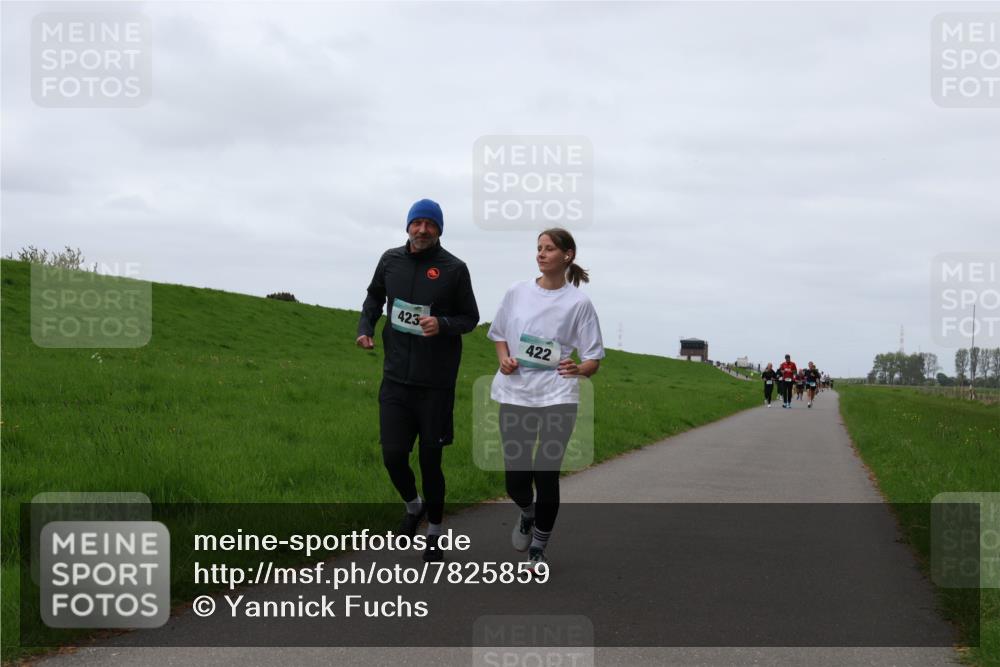 04.05.2025 - 8. Wedeler Halbmarathon Yannick Fuchs http://msf.ph/oto/7825859 04.05.2025 11:32:47 Laufen 423, 422 meine-sportfotos.de