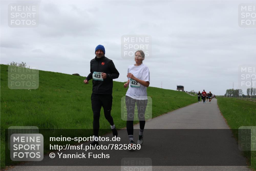 04.05.2025 - 8. Wedeler Halbmarathon Yannick Fuchs http://msf.ph/oto/7825869 04.05.2025 11:32:47 Laufen 423, 422 meine-sportfotos.de