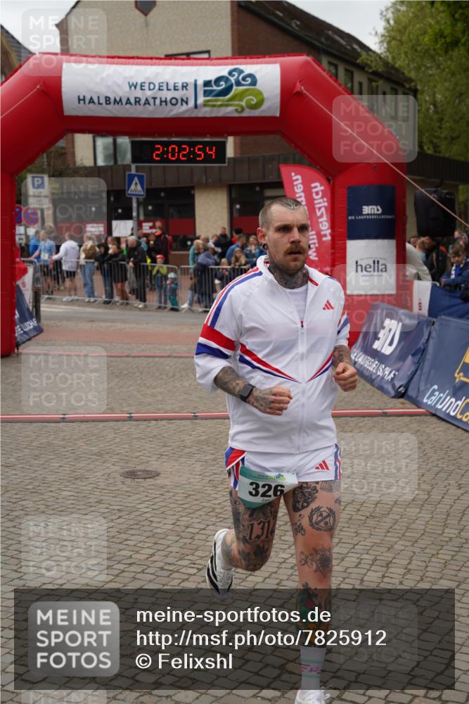 04.05.2025 - 8. Wedeler Halbmarathon Felixshl http://msf.ph/oto/7825912 04.05.2025 12:02:52 Ziel 174, 326 meine-sportfotos.de