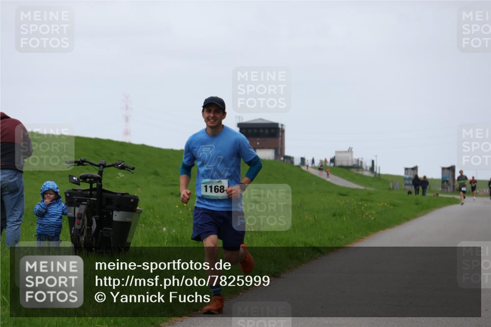 04.05.2025 - 8. Wedeler Halbmarathon Yannick Fuchs http://msf.ph/oto/7825999 04.05.2025 11:13:14 Laufen 1168 meine-sportfotos.de