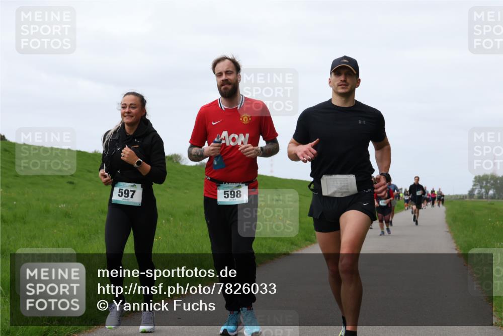 04.05.2025 - 8. Wedeler Halbmarathon Yannick Fuchs http://msf.ph/oto/7826033 04.05.2025 11:33:05 Laufen 597, 598 meine-sportfotos.de