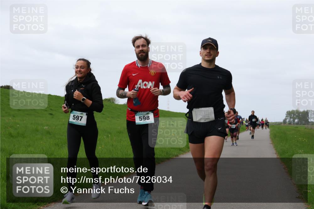 04.05.2025 - 8. Wedeler Halbmarathon Yannick Fuchs http://msf.ph/oto/7826034 04.05.2025 11:33:05 Laufen 597, 598 meine-sportfotos.de
