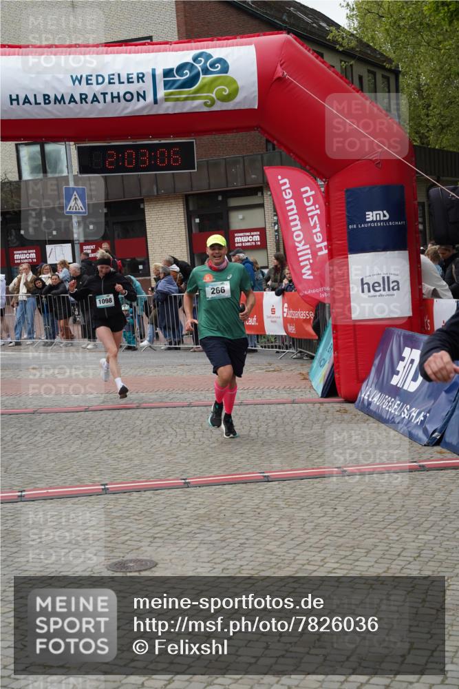 04.05.2025 - 8. Wedeler Halbmarathon Felixshl http://msf.ph/oto/7826036 04.05.2025 12:03:03 Ziel 266, 321, 1098 meine-sportfotos.de