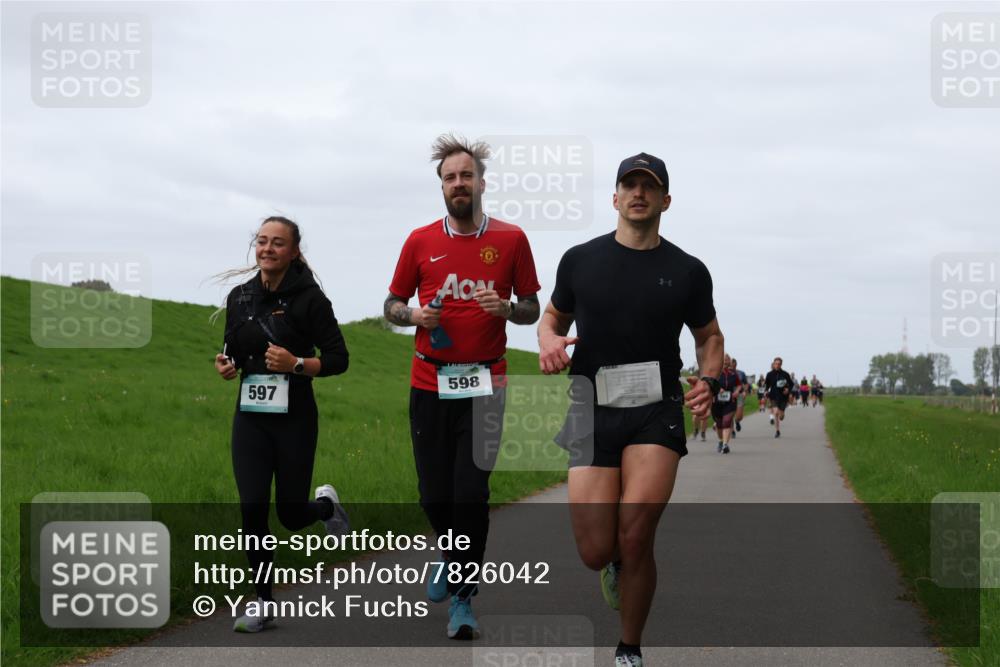 04.05.2025 - 8. Wedeler Halbmarathon Yannick Fuchs http://msf.ph/oto/7826042 04.05.2025 11:33:05 Laufen 597, 598 meine-sportfotos.de