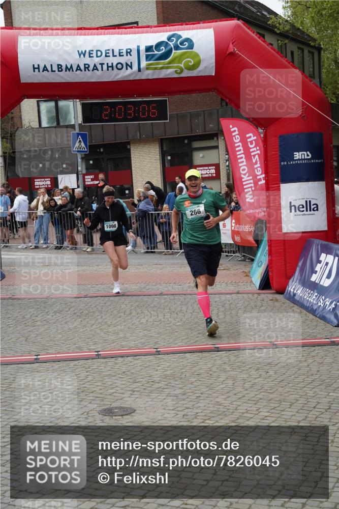 04.05.2025 - 8. Wedeler Halbmarathon Felixshl http://msf.ph/oto/7826045 04.05.2025 12:03:04 Ziel 266, 321, 1098 meine-sportfotos.de