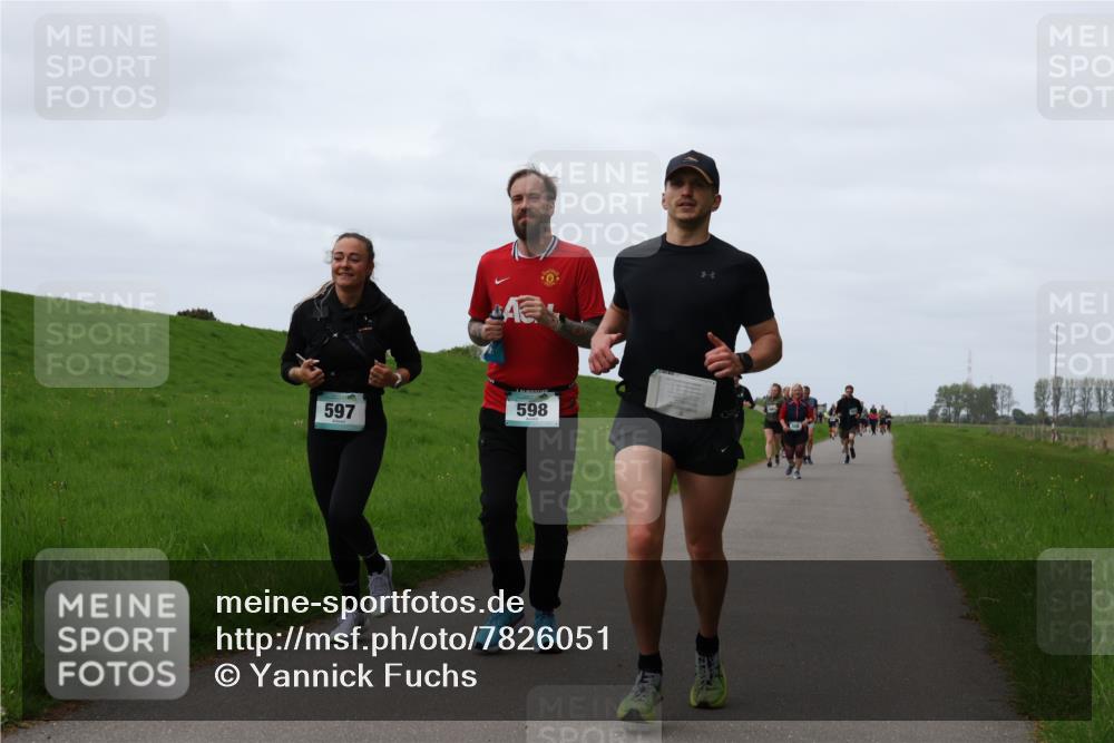 04.05.2025 - 8. Wedeler Halbmarathon Yannick Fuchs http://msf.ph/oto/7826051 04.05.2025 11:33:05 Laufen 597, 598 meine-sportfotos.de