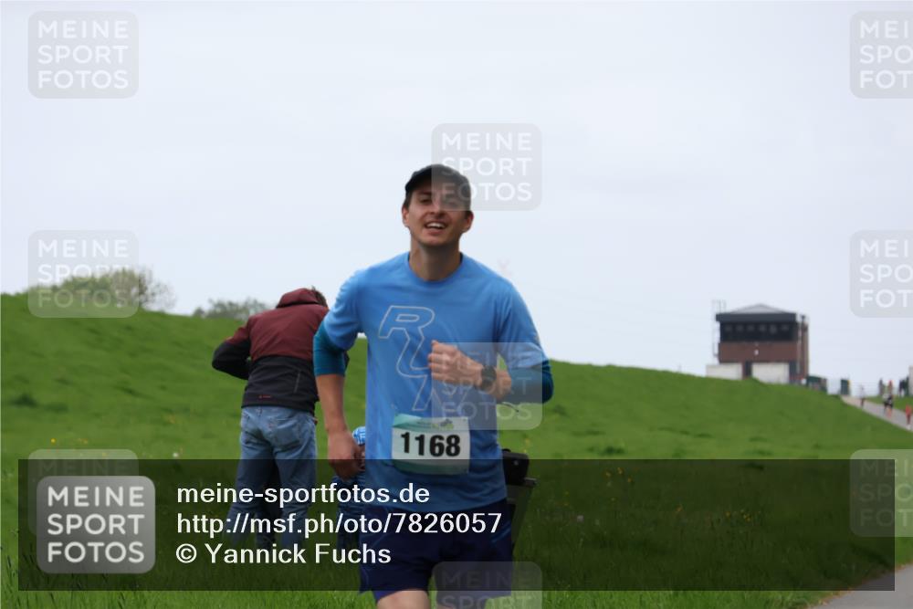 04.05.2025 - 8. Wedeler Halbmarathon Yannick Fuchs http://msf.ph/oto/7826057 04.05.2025 11:13:16 Laufen 1168 meine-sportfotos.de