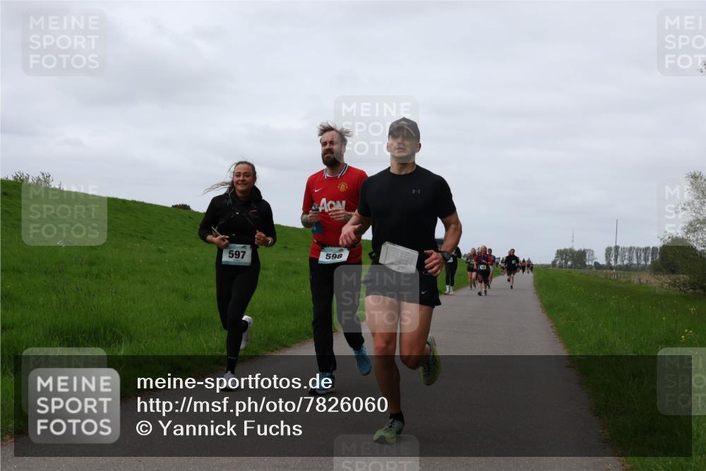 04.05.2025 - 8. Wedeler Halbmarathon Yannick Fuchs http://msf.ph/oto/7826060 04.05.2025 11:33:05 Laufen 597, 598 meine-sportfotos.de