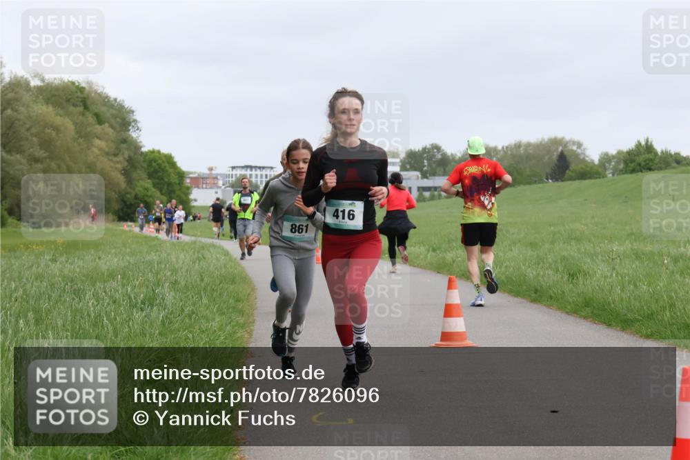 04.05.2025 - 8. Wedeler Halbmarathon Yannick Fuchs http://msf.ph/oto/7826096 04.05.2025 11:13:21 Laufen 10001, 861, 416 meine-sportfotos.de