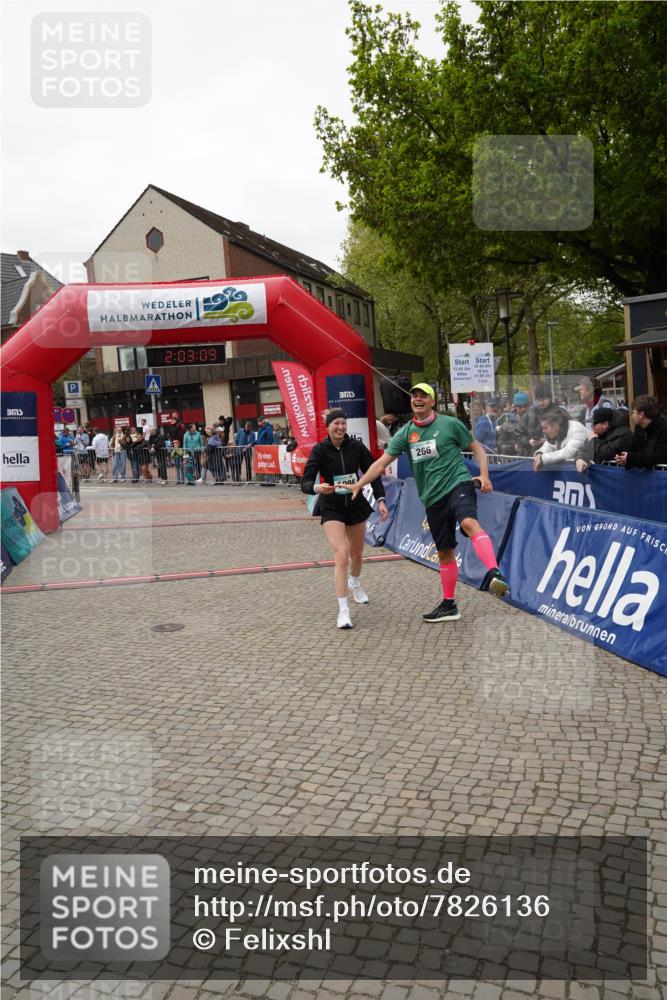 04.05.2025 - 8. Wedeler Halbmarathon Felixshl http://msf.ph/oto/7826136 04.05.2025 12:03:07 Ziel 266, 321, 1098 meine-sportfotos.de