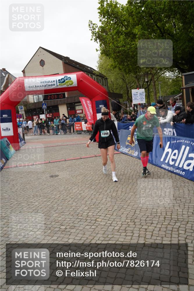 04.05.2025 - 8. Wedeler Halbmarathon Felixshl http://msf.ph/oto/7826174 04.05.2025 12:03:08 Ziel 266, 1098 meine-sportfotos.de