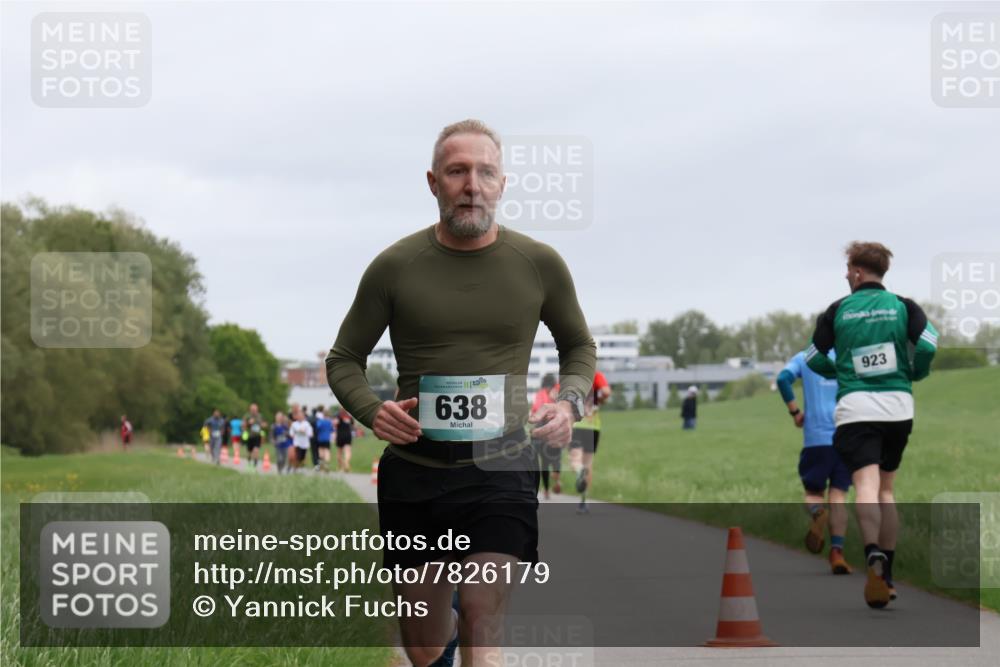 04.05.2025 - 8. Wedeler Halbmarathon Yannick Fuchs http://msf.ph/oto/7826179 04.05.2025 11:13:25 Laufen 638, 923 meine-sportfotos.de
