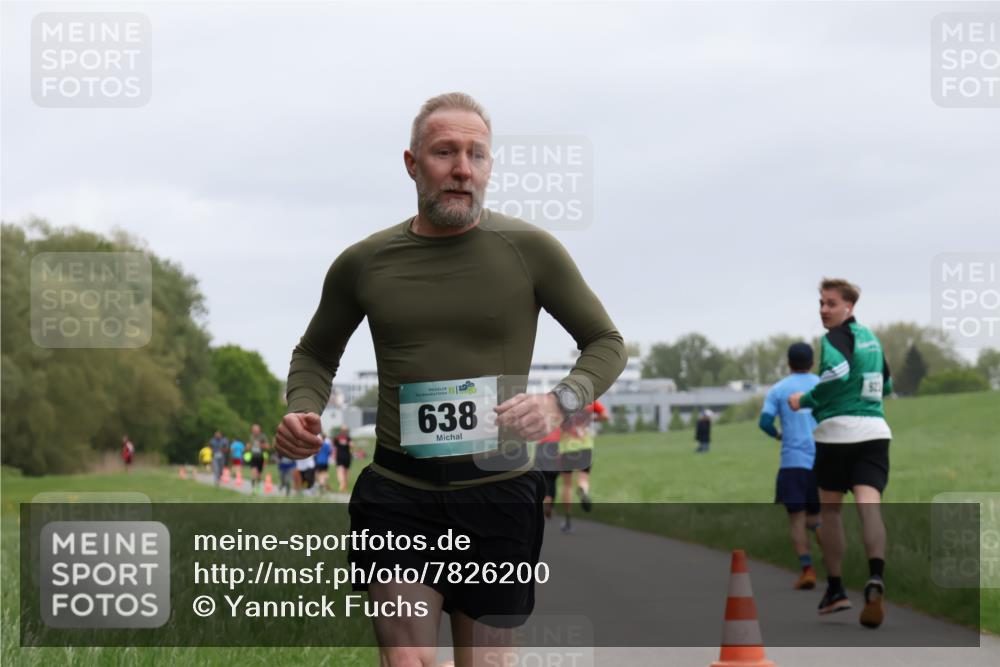 04.05.2025 - 8. Wedeler Halbmarathon Yannick Fuchs http://msf.ph/oto/7826200 04.05.2025 11:13:26 Laufen 638 meine-sportfotos.de