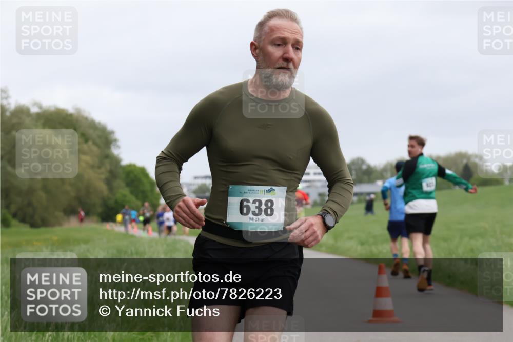 04.05.2025 - 8. Wedeler Halbmarathon Yannick Fuchs http://msf.ph/oto/7826223 04.05.2025 11:13:26 Laufen 638 meine-sportfotos.de