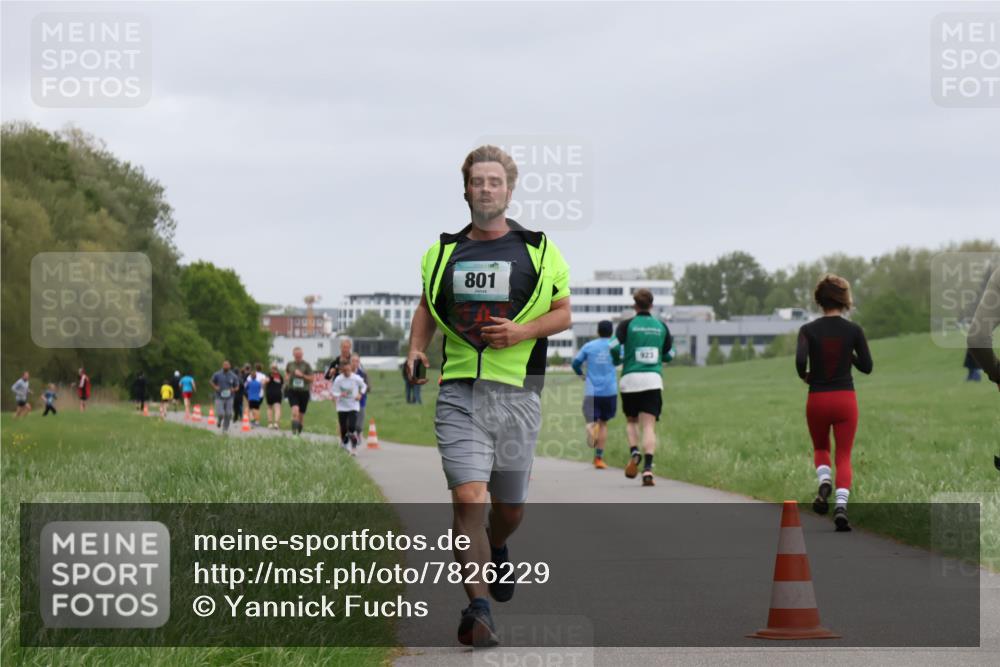 04.05.2025 - 8. Wedeler Halbmarathon Yannick Fuchs http://msf.ph/oto/7826229 04.05.2025 11:13:32 Laufen 801, 923 meine-sportfotos.de