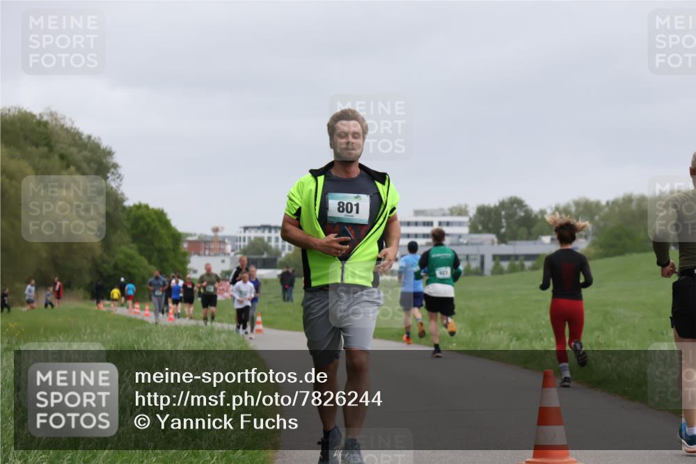 04.05.2025 - 8. Wedeler Halbmarathon Yannick Fuchs http://msf.ph/oto/7826244 04.05.2025 11:13:32 Laufen 801, 923 meine-sportfotos.de