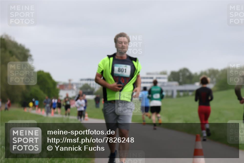04.05.2025 - 8. Wedeler Halbmarathon Yannick Fuchs http://msf.ph/oto/7826248 04.05.2025 11:13:32 Laufen 801 meine-sportfotos.de