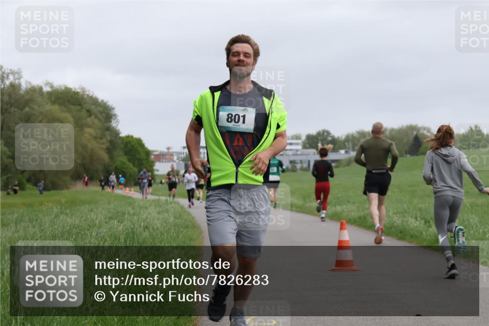 04.05.2025 - 8. Wedeler Halbmarathon Yannick Fuchs http://msf.ph/oto/7826283 04.05.2025 11:13:33 Laufen 801 meine-sportfotos.de