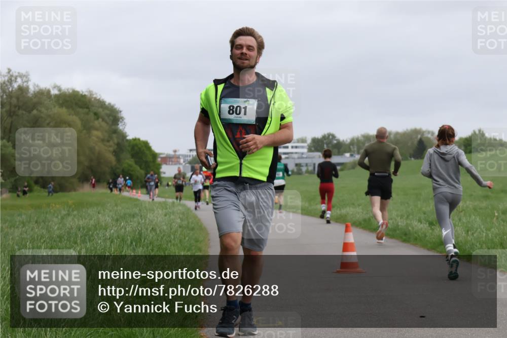 04.05.2025 - 8. Wedeler Halbmarathon Yannick Fuchs http://msf.ph/oto/7826288 04.05.2025 11:13:34 Laufen 801 meine-sportfotos.de