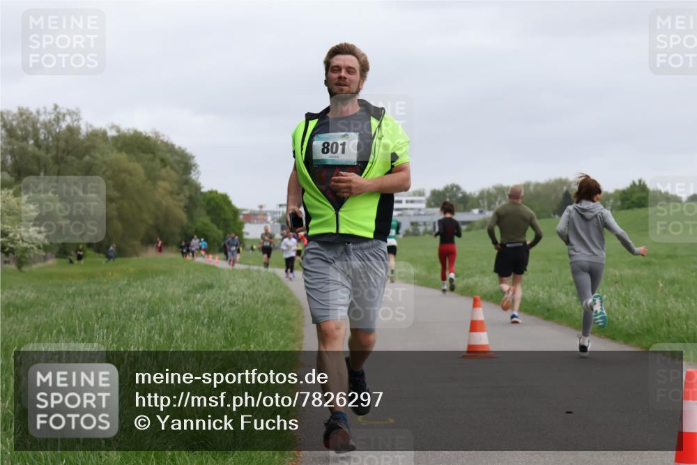 04.05.2025 - 8. Wedeler Halbmarathon Yannick Fuchs http://msf.ph/oto/7826297 04.05.2025 11:13:34 Laufen 801 meine-sportfotos.de