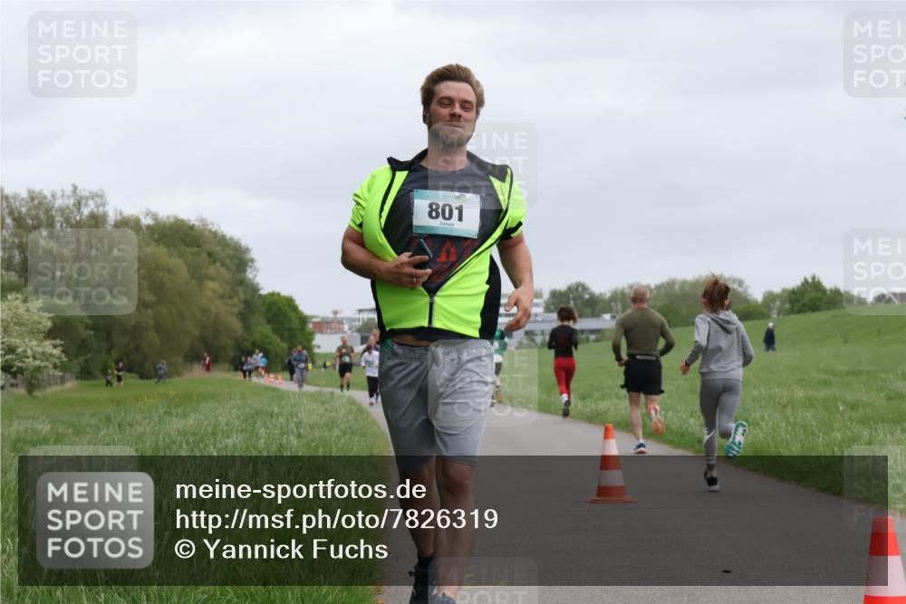 04.05.2025 - 8. Wedeler Halbmarathon Yannick Fuchs http://msf.ph/oto/7826319 04.05.2025 11:13:34 Laufen 801 meine-sportfotos.de