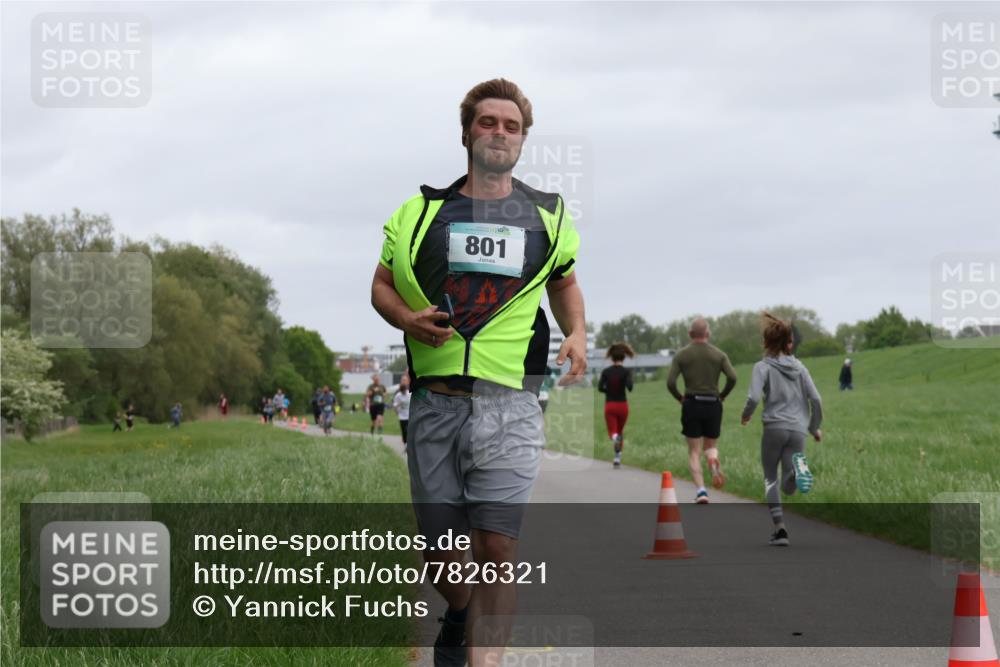 04.05.2025 - 8. Wedeler Halbmarathon Yannick Fuchs http://msf.ph/oto/7826321 04.05.2025 11:13:34 Laufen 801 meine-sportfotos.de