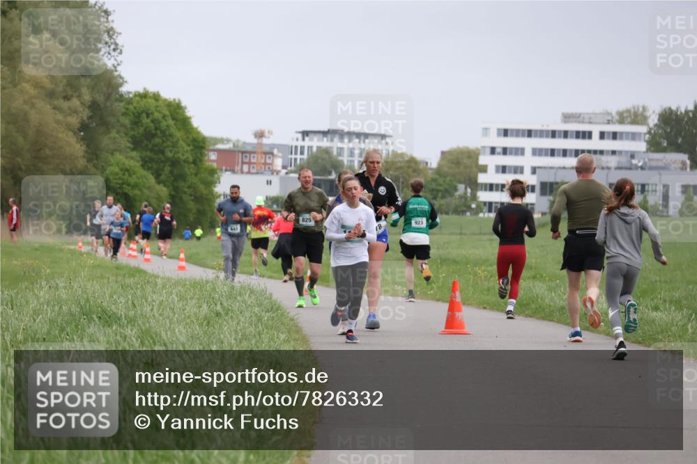 04.05.2025 - 8. Wedeler Halbmarathon Yannick Fuchs http://msf.ph/oto/7826332 04.05.2025 11:13:39 Laufen 643, 825, 18, 923 meine-sportfotos.de