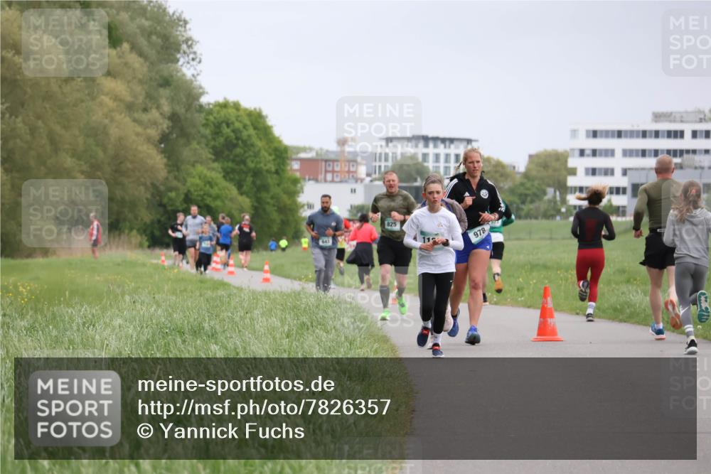 04.05.2025 - 8. Wedeler Halbmarathon Yannick Fuchs http://msf.ph/oto/7826357 04.05.2025 11:13:40 Laufen 825, 11, 978 meine-sportfotos.de