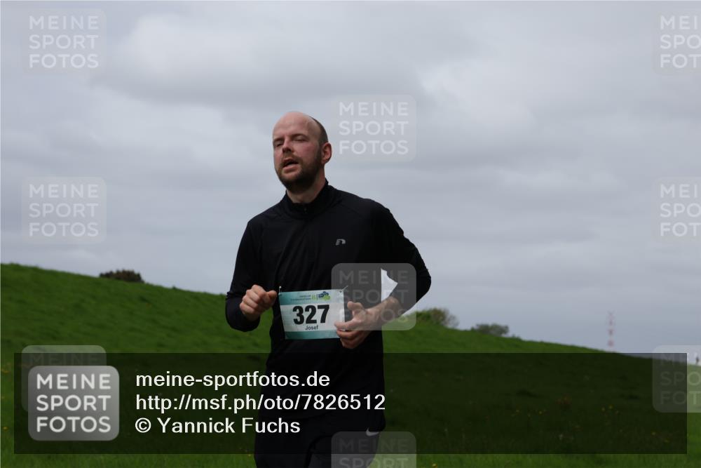 04.05.2025 - 8. Wedeler Halbmarathon Yannick Fuchs http://msf.ph/oto/7826512 04.05.2025 11:55:41 Laufen 327 meine-sportfotos.de