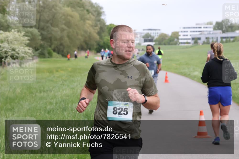 04.05.2025 - 8. Wedeler Halbmarathon Yannick Fuchs http://msf.ph/oto/7826541 04.05.2025 11:13:57 Laufen 825 meine-sportfotos.de
