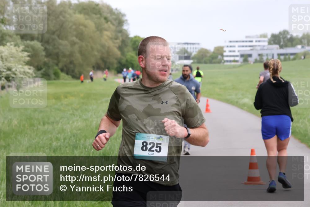 04.05.2025 - 8. Wedeler Halbmarathon Yannick Fuchs http://msf.ph/oto/7826544 04.05.2025 11:13:57 Laufen 56, 825 meine-sportfotos.de