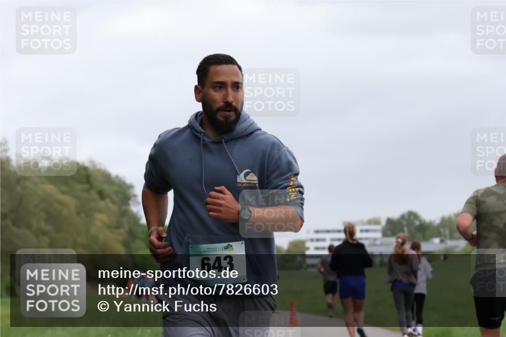 04.05.2025 - 8. Wedeler Halbmarathon Yannick Fuchs http://msf.ph/oto/7826603 04.05.2025 11:14:01 Laufen 643 meine-sportfotos.de