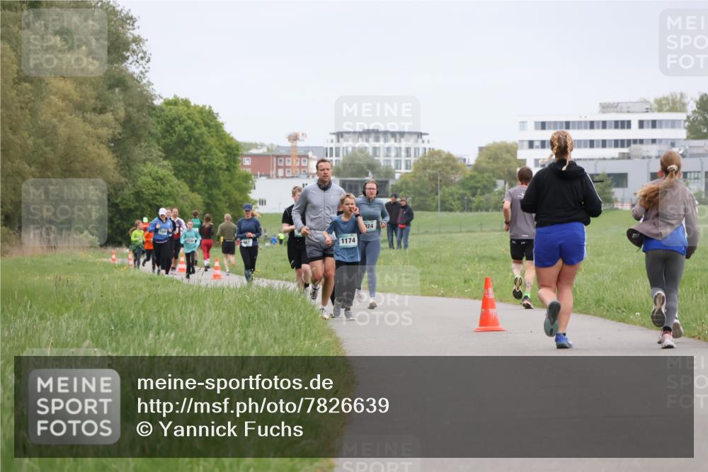 04.05.2025 - 8. Wedeler Halbmarathon Yannick Fuchs http://msf.ph/oto/7826639 04.05.2025 11:14:04 Laufen 724, 1174 meine-sportfotos.de