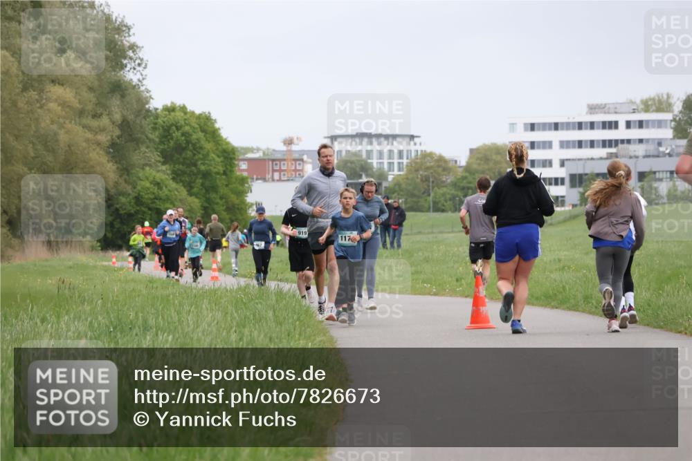 04.05.2025 - 8. Wedeler Halbmarathon Yannick Fuchs http://msf.ph/oto/7826673 04.05.2025 11:14:05 Laufen 1000, 919, 117 meine-sportfotos.de