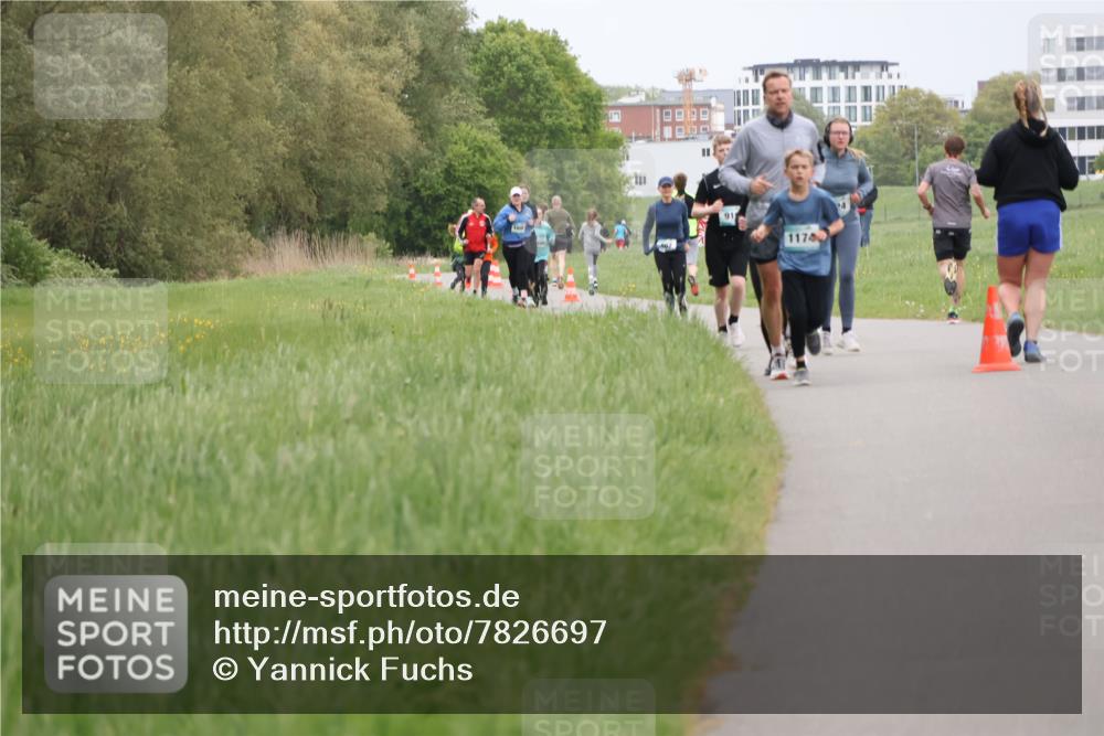 04.05.2025 - 8. Wedeler Halbmarathon Yannick Fuchs http://msf.ph/oto/7826697 04.05.2025 11:14:06 Laufen 1174 meine-sportfotos.de