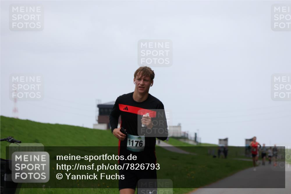 04.05.2025 - 8. Wedeler Halbmarathon Yannick Fuchs http://msf.ph/oto/7826793 04.05.2025 11:14:16 Laufen 1176 meine-sportfotos.de