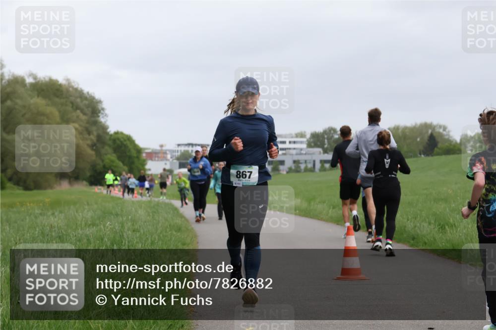 04.05.2025 - 8. Wedeler Halbmarathon Yannick Fuchs http://msf.ph/oto/7826882 04.05.2025 11:14:28 Laufen 867, 8151 meine-sportfotos.de