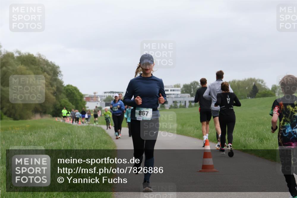 04.05.2025 - 8. Wedeler Halbmarathon Yannick Fuchs http://msf.ph/oto/7826886 04.05.2025 11:14:28 Laufen 867, 8151 meine-sportfotos.de