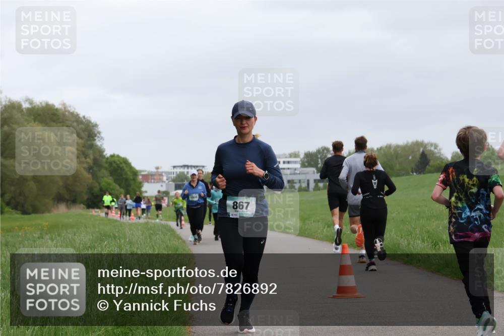 04.05.2025 - 8. Wedeler Halbmarathon Yannick Fuchs http://msf.ph/oto/7826892 04.05.2025 11:14:28 Laufen 1000, 867, 151 meine-sportfotos.de