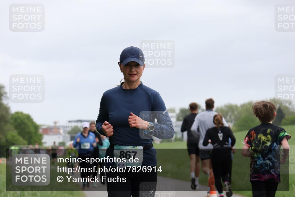 04.05.2025 - 8. Wedeler Halbmarathon Yannick Fuchs http://msf.ph/oto/7826914 04.05.2025 11:14:29 Laufen 867, 151 meine-sportfotos.de
