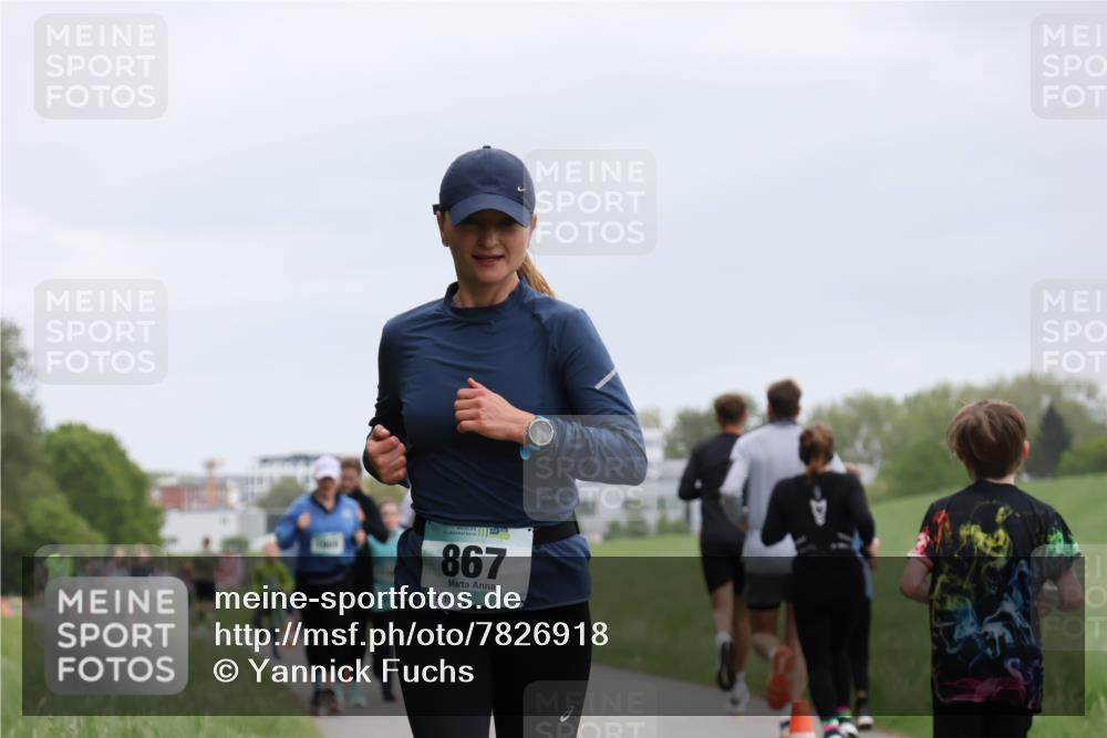 04.05.2025 - 8. Wedeler Halbmarathon Yannick Fuchs http://msf.ph/oto/7826918 04.05.2025 11:14:29 Laufen 867, 151 meine-sportfotos.de