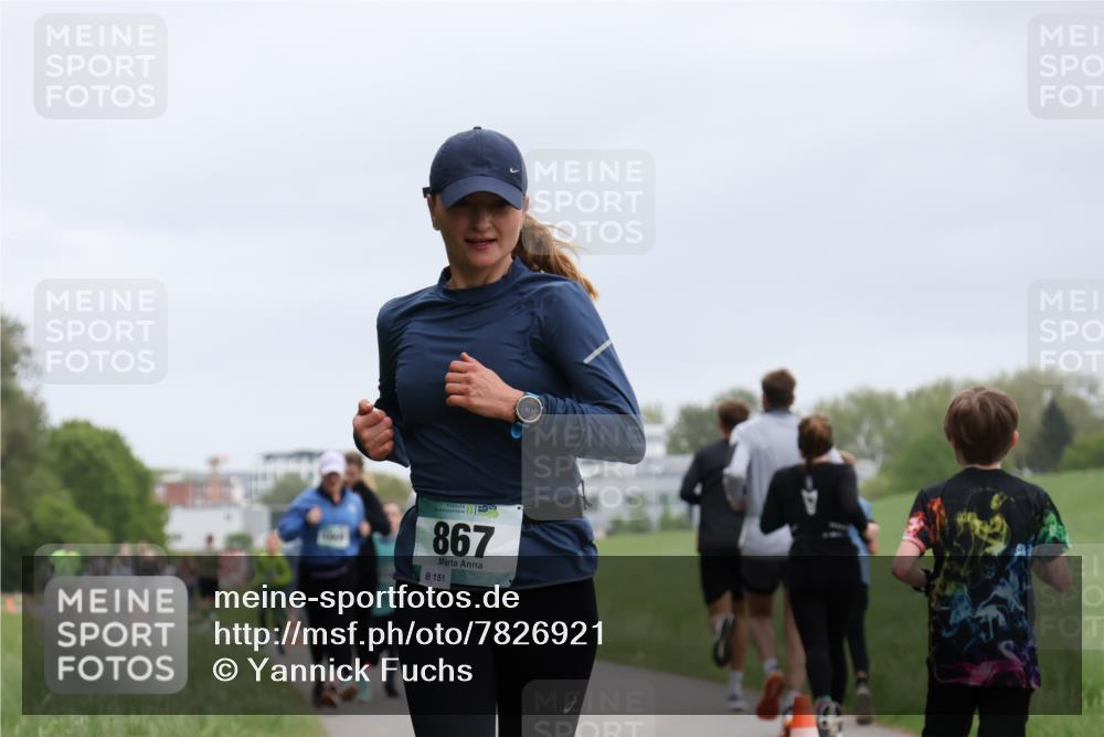 04.05.2025 - 8. Wedeler Halbmarathon Yannick Fuchs http://msf.ph/oto/7826921 04.05.2025 11:14:29 Laufen 867, 151 meine-sportfotos.de